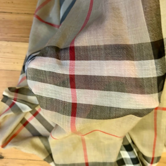 Burberry Giant Check Wool Silk Scarf. - Picture 14 of 16